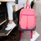 backpack_laptop_techzone_colors_rosa_ambientada