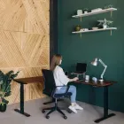 escritorio_en_L_escuadra_madera_obscura_con_negro